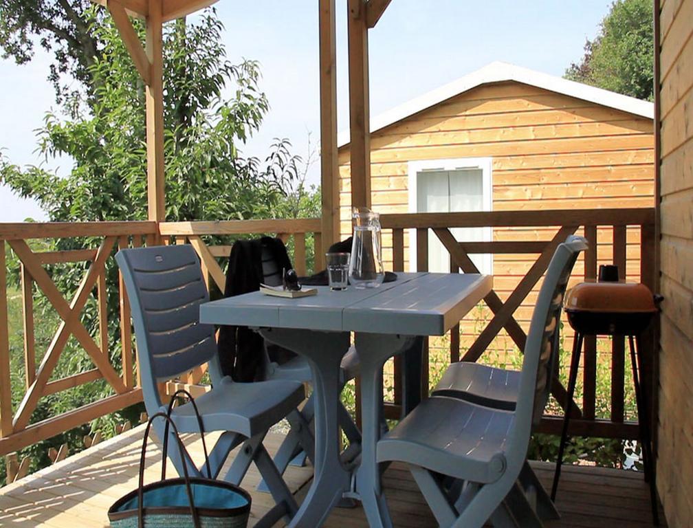 Camping Les Sables Blancs Конкарно Номер фото